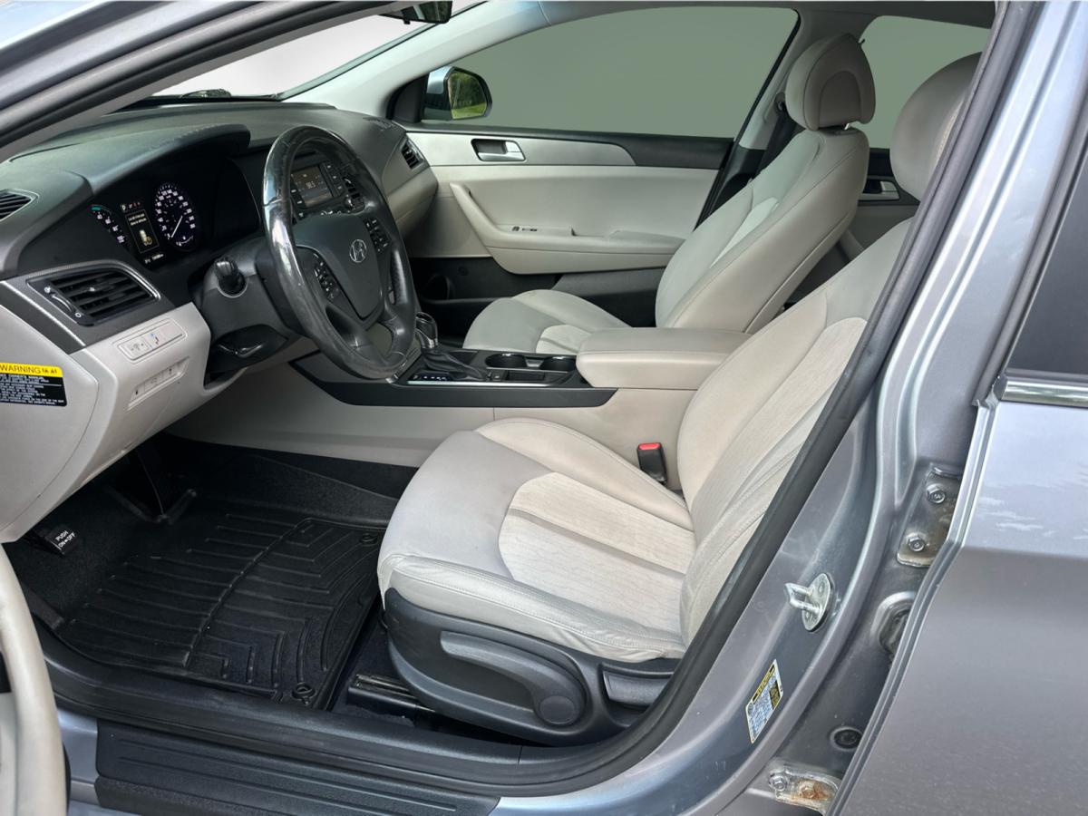 2026 Volvo XC60 Plug-In Hybrid - Image 9