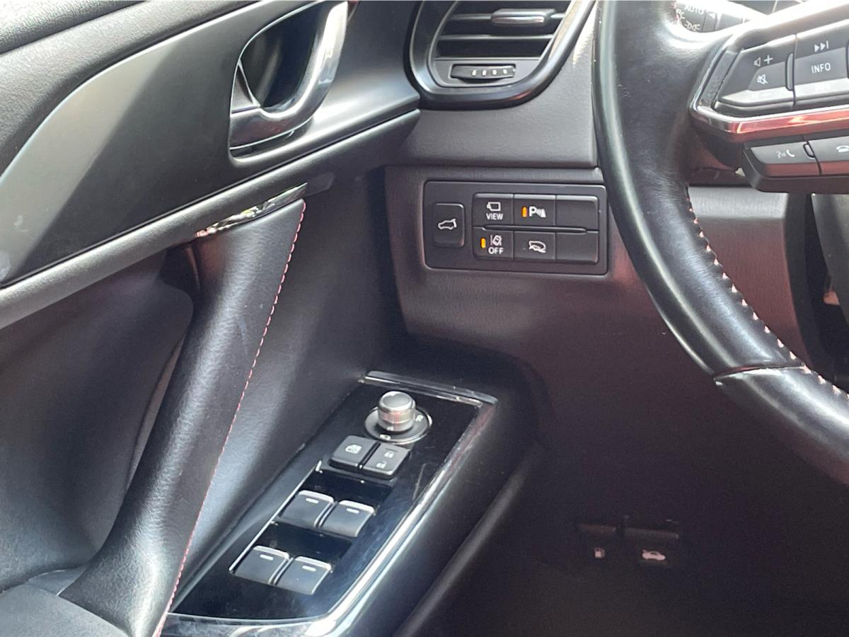 2022 Genesis GV70 - Image 13