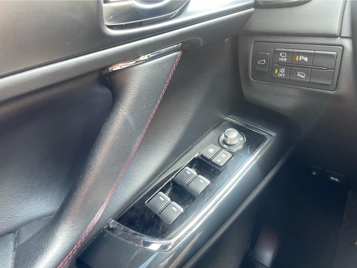 2022 Genesis GV70 - Image 14