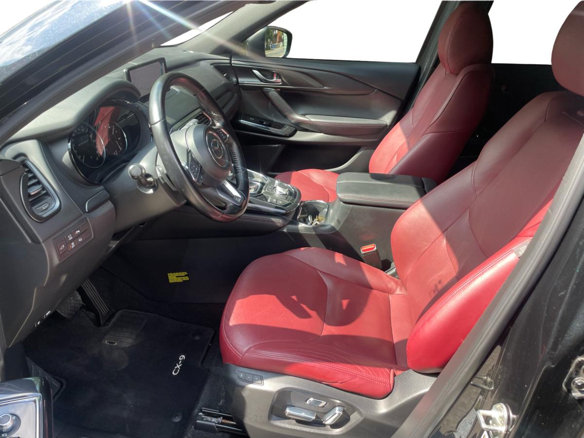 2022 Genesis GV70 - Image 16