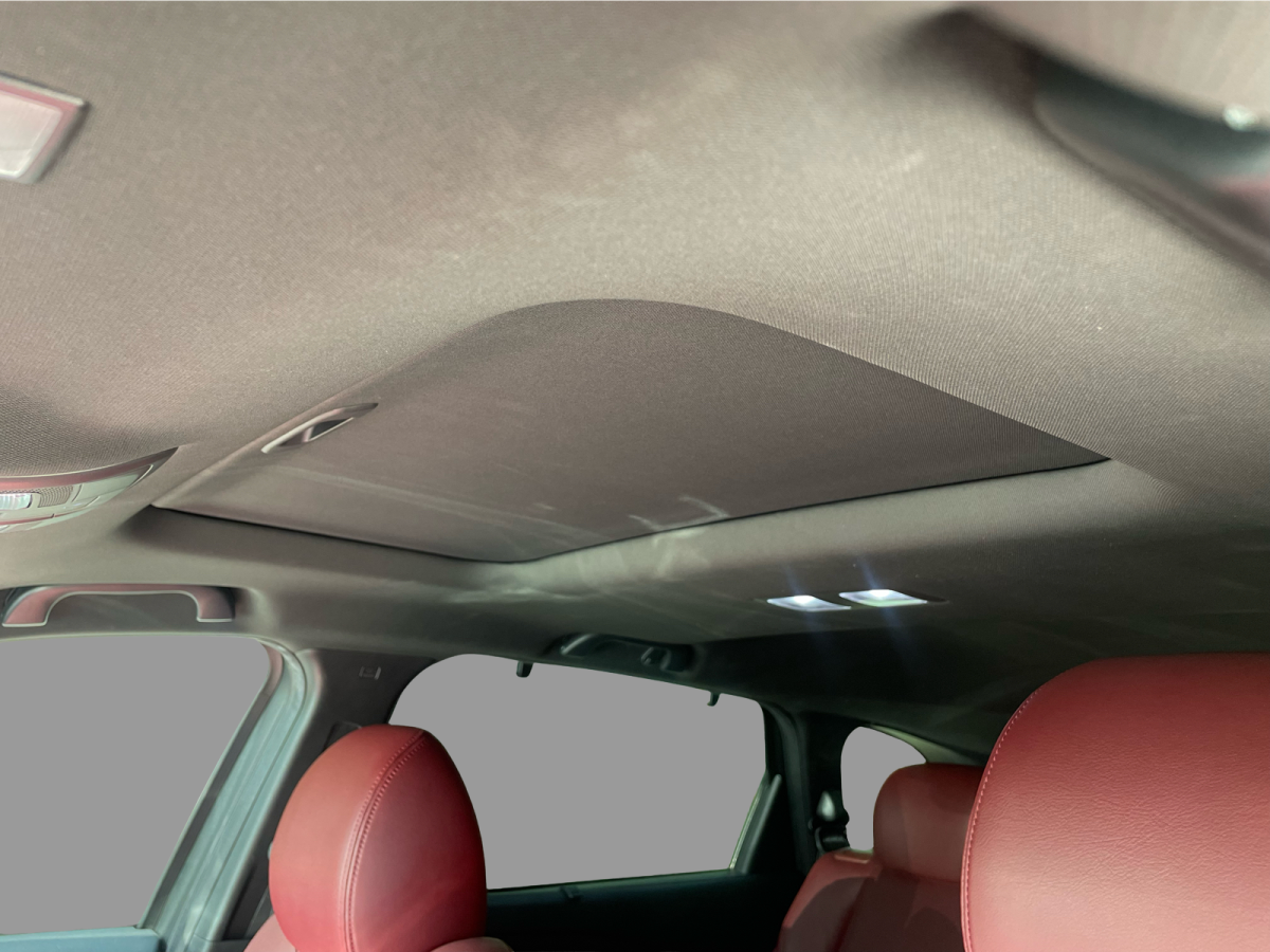 2022 Genesis GV70 - Image 18