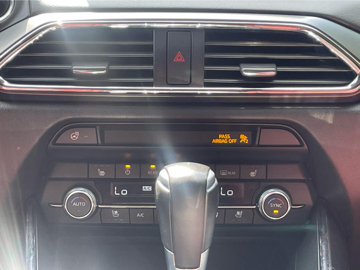 2022 Genesis GV70 - Image 19