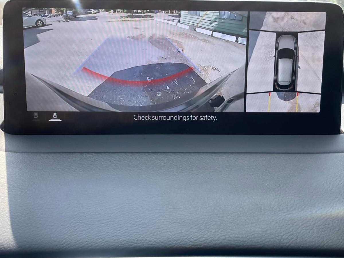 2022 Genesis GV70 - Image 22