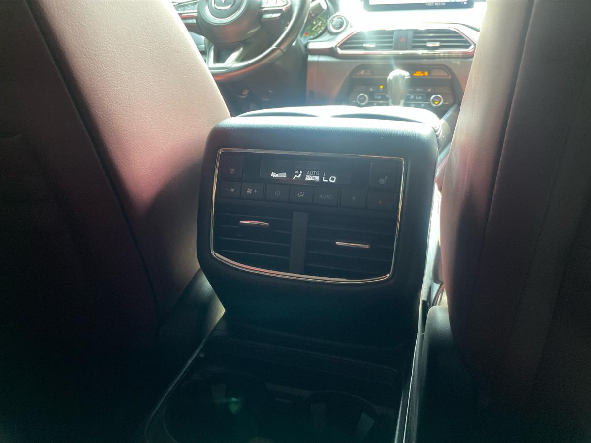 2022 Genesis GV70 - Image 23