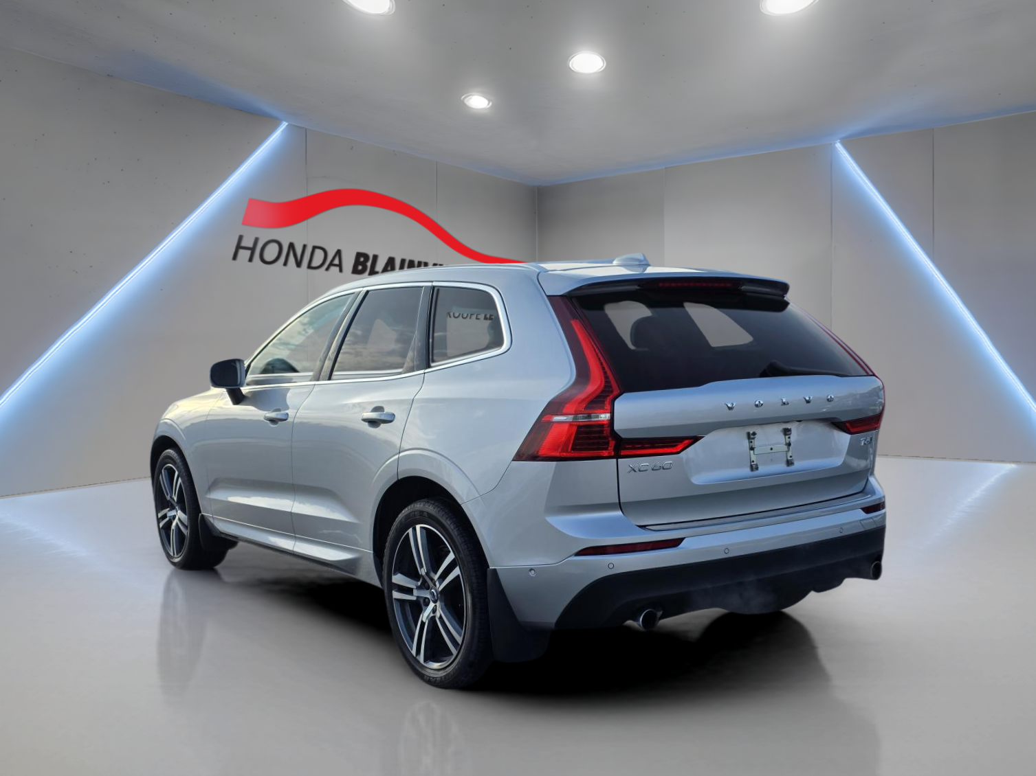 2022 Volvo XC40 - Image 6
