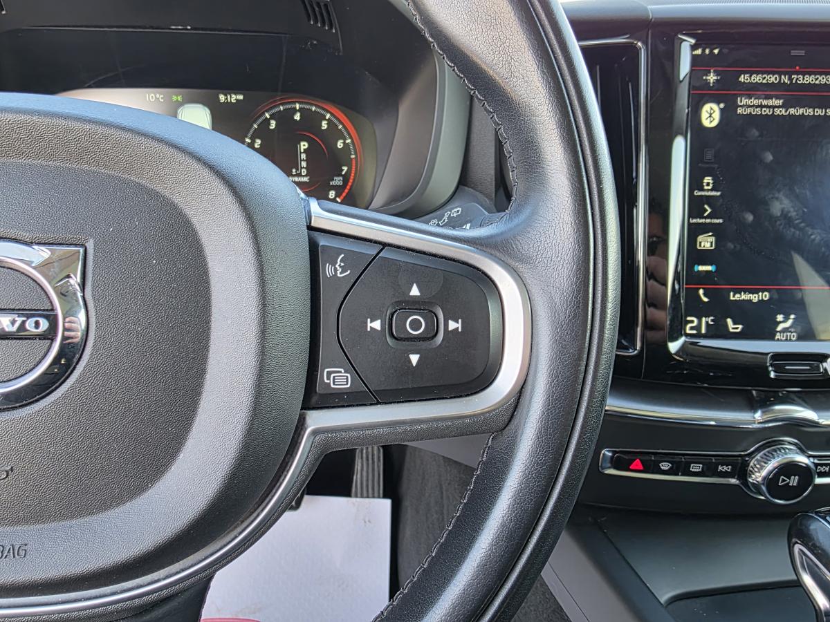 2022 Volvo XC40 - Image 14