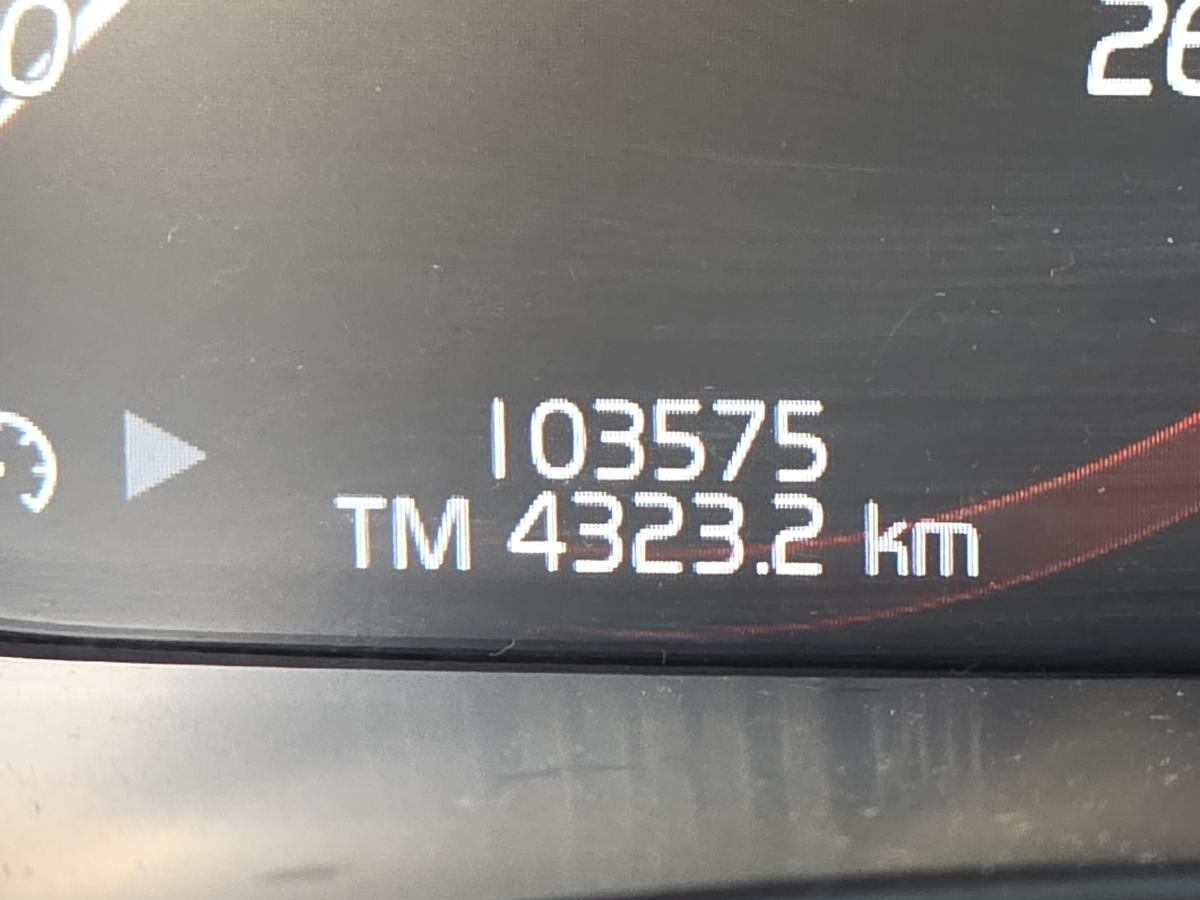 2022 Volvo XC40 - Image 16