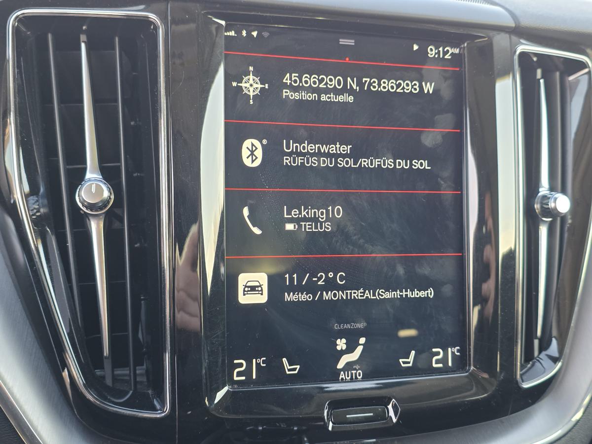 2022 Volvo XC40 - Image 17