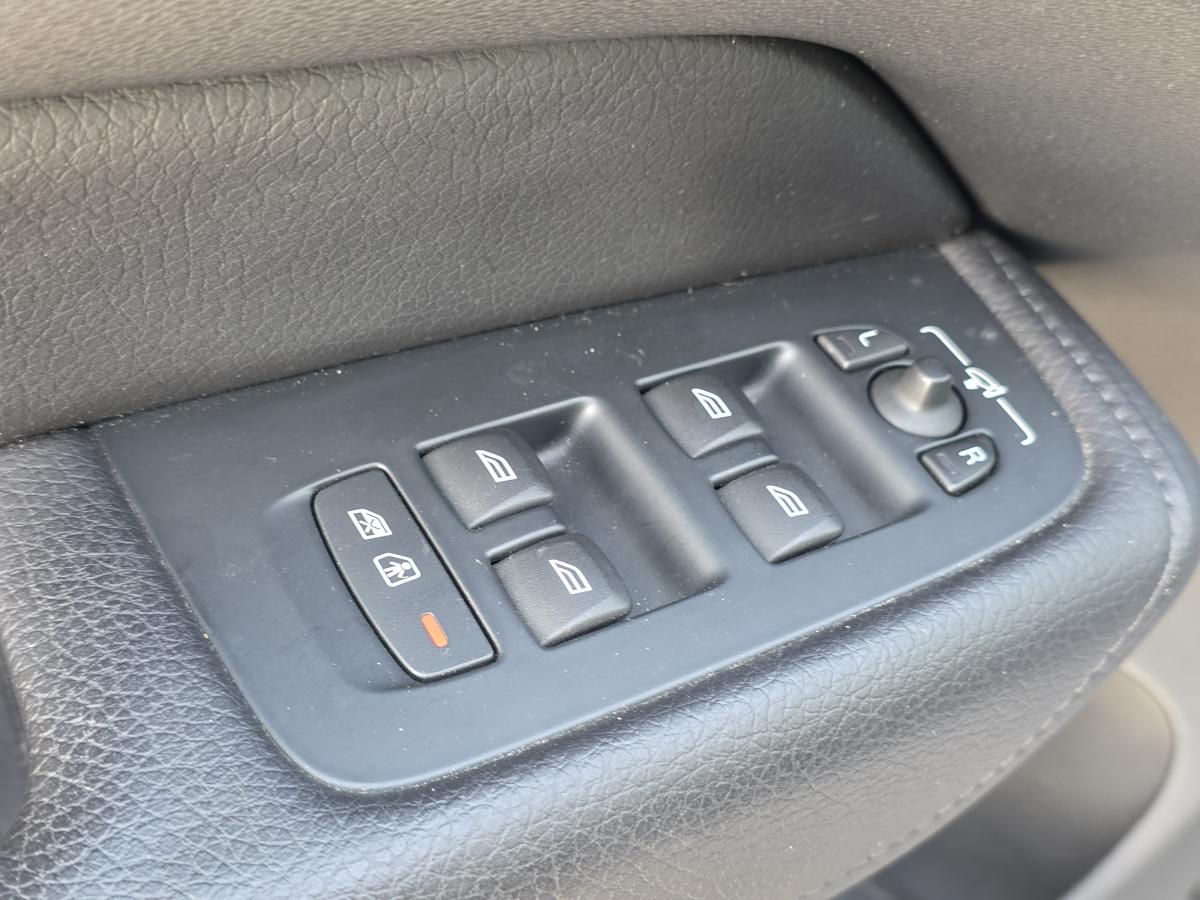 2022 Volvo XC40 - Image 21