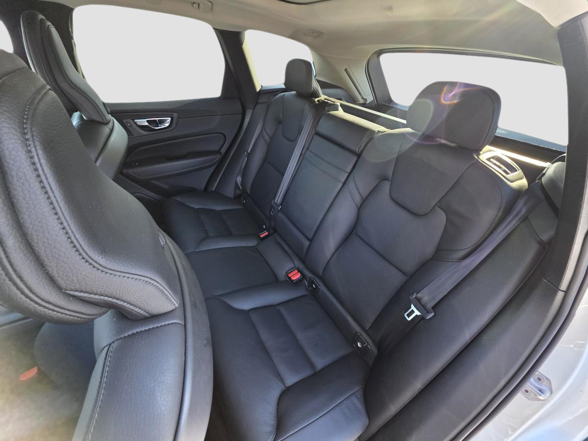 2022 Volvo XC40 - Image 23