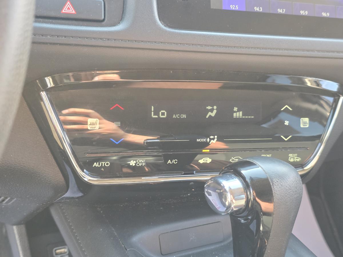 2025 Ford Transit - Image 17