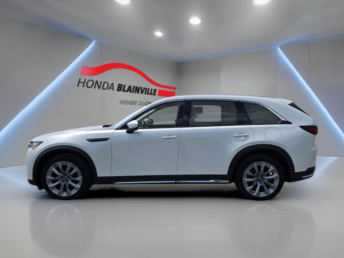 2026 Ford Mustang Mach-E - Image 4