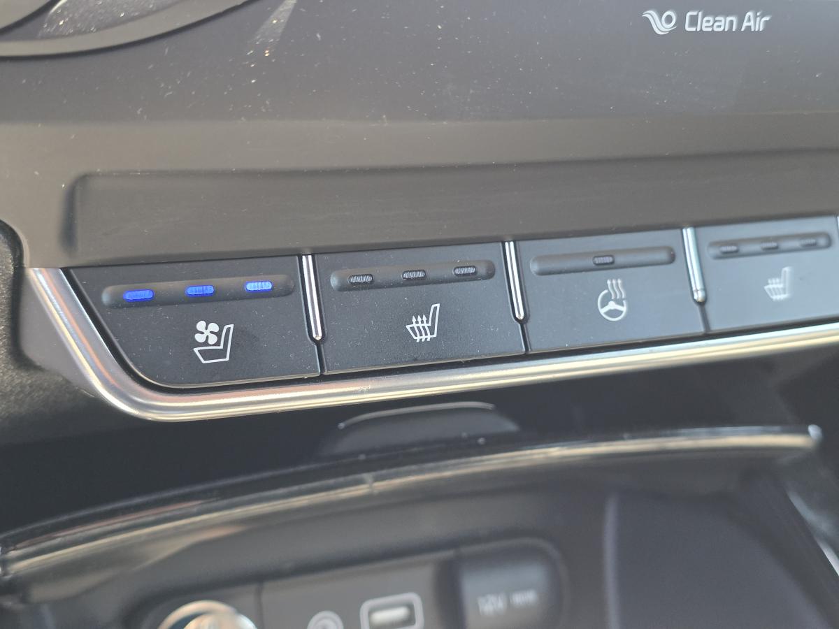 2020 Volvo XC60 - Image 19