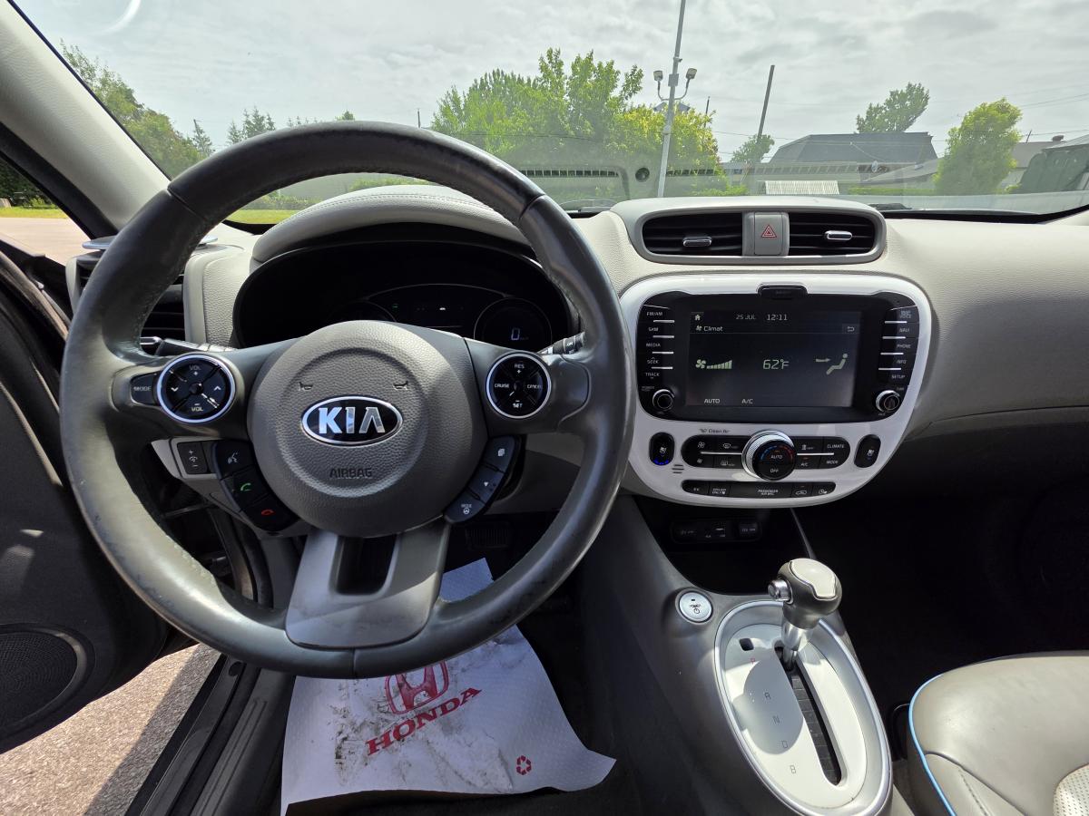 2022 Ford F-150 - Image 11