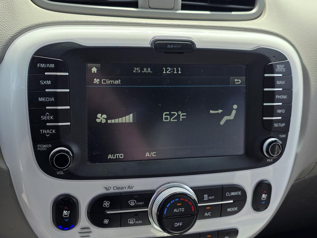 2022 Ford F-150 - Image 17