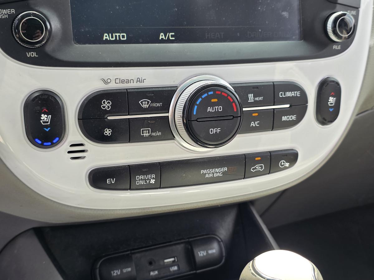 2022 Ford F-150 - Image 18