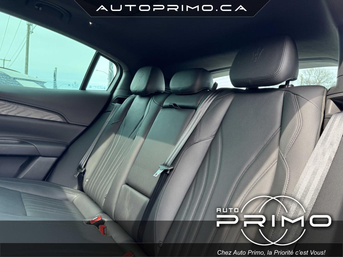 2022 Ford Explorer - Image 13
