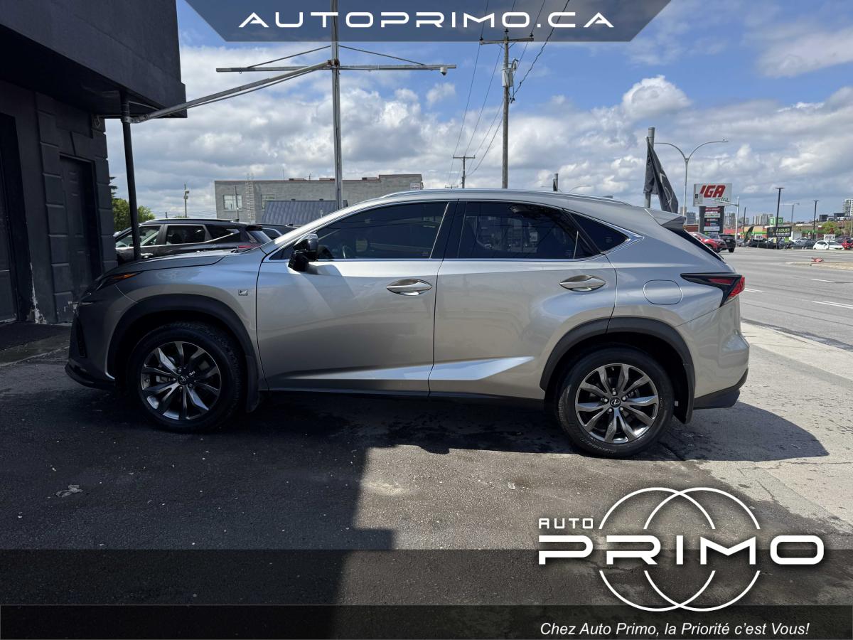 2023 Volvo XC40 - Image 8