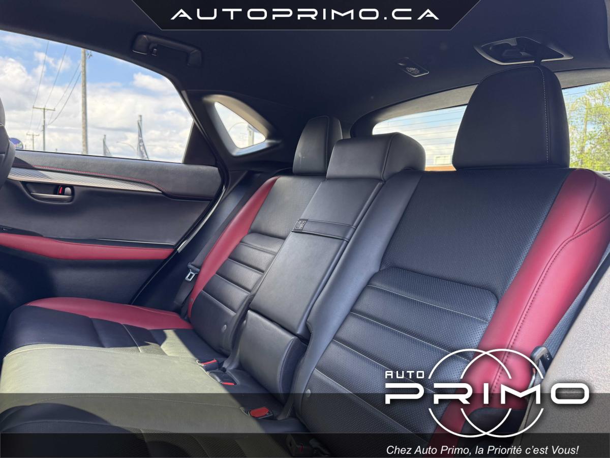 2023 Volvo XC40 - Image 14