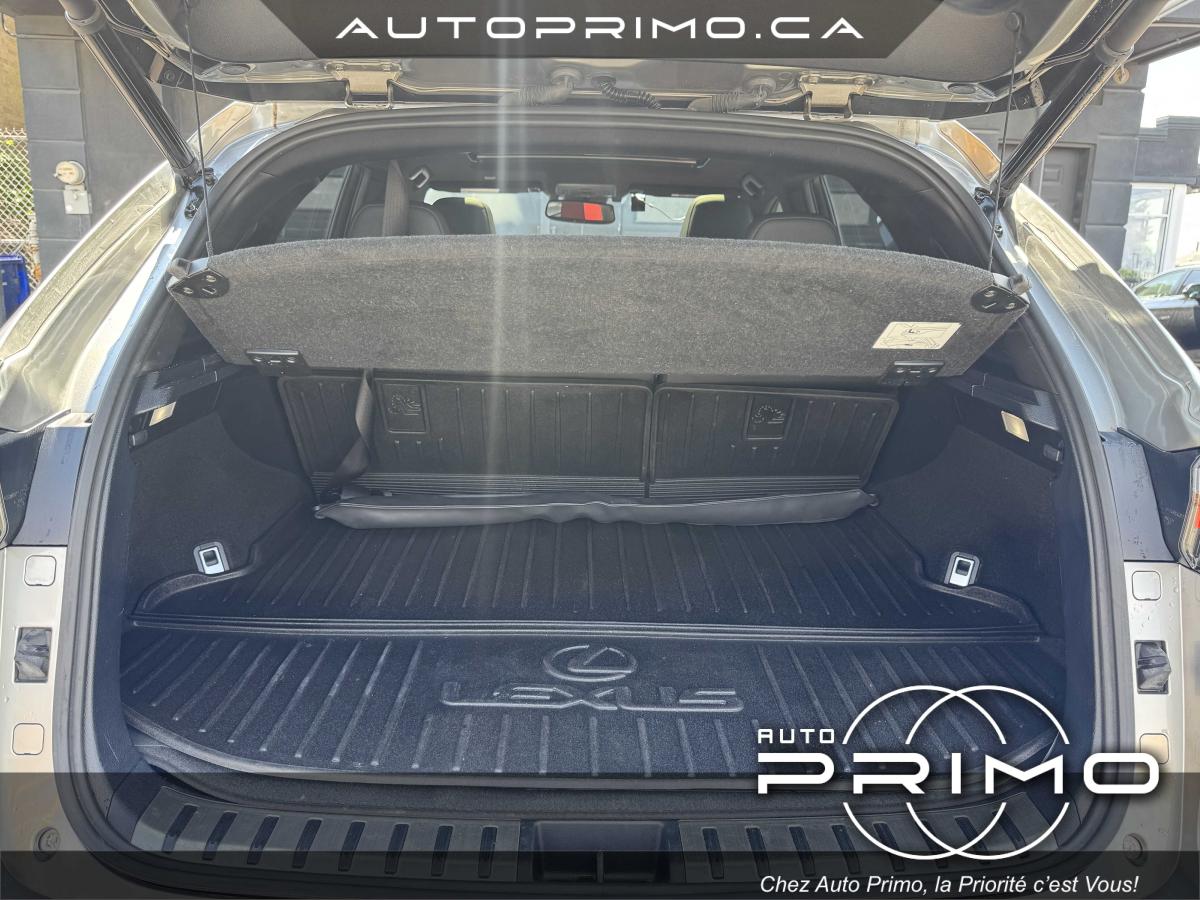 2023 Volvo XC40 - Image 17