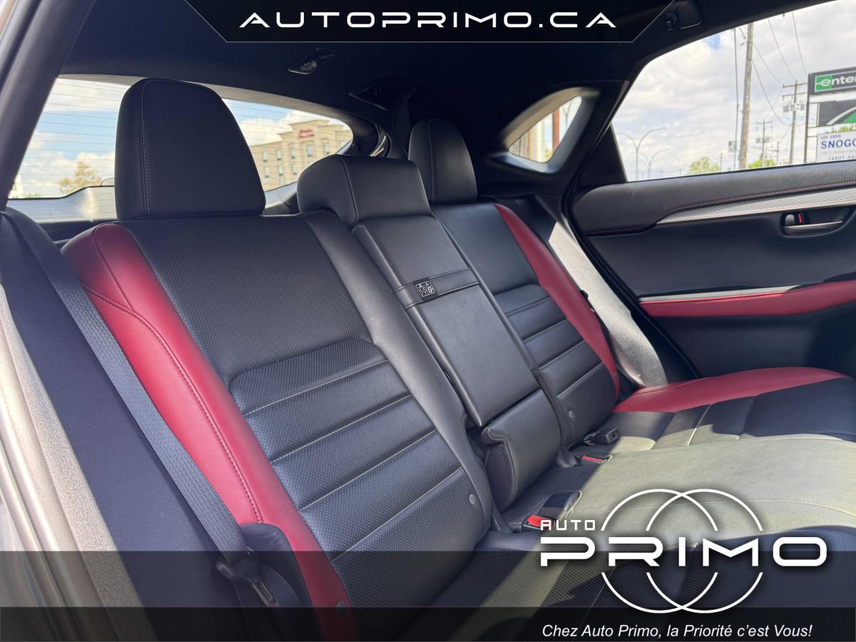 2023 Volvo XC40 - Image 18