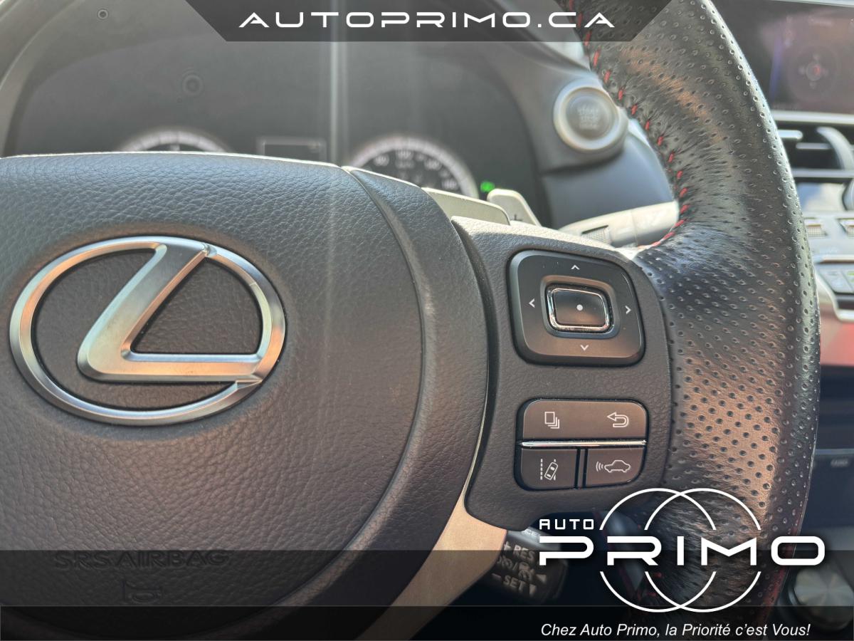 2023 Volvo XC40 - Image 31
