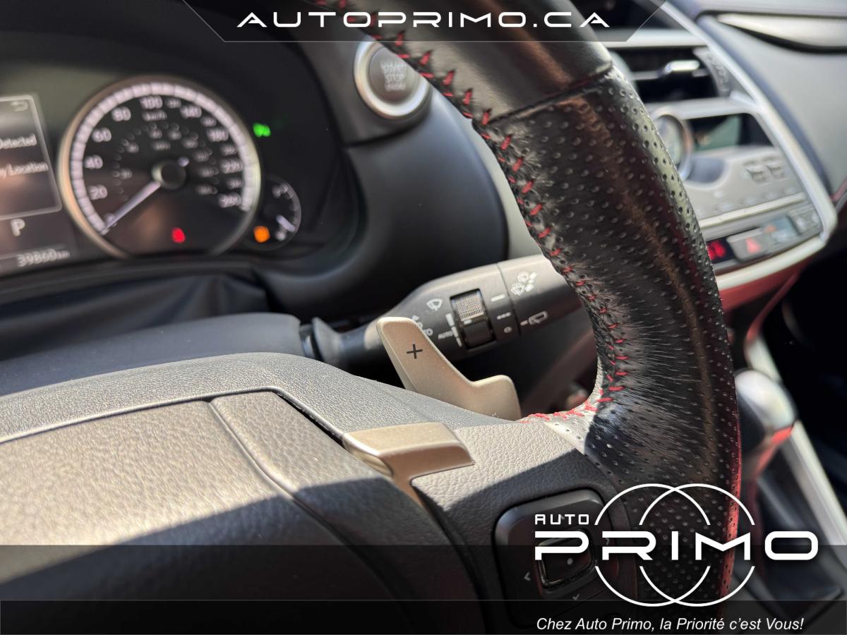 2023 Volvo XC40 - Image 32