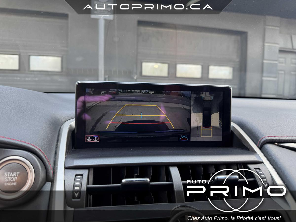2023 Volvo XC40 - Image 33