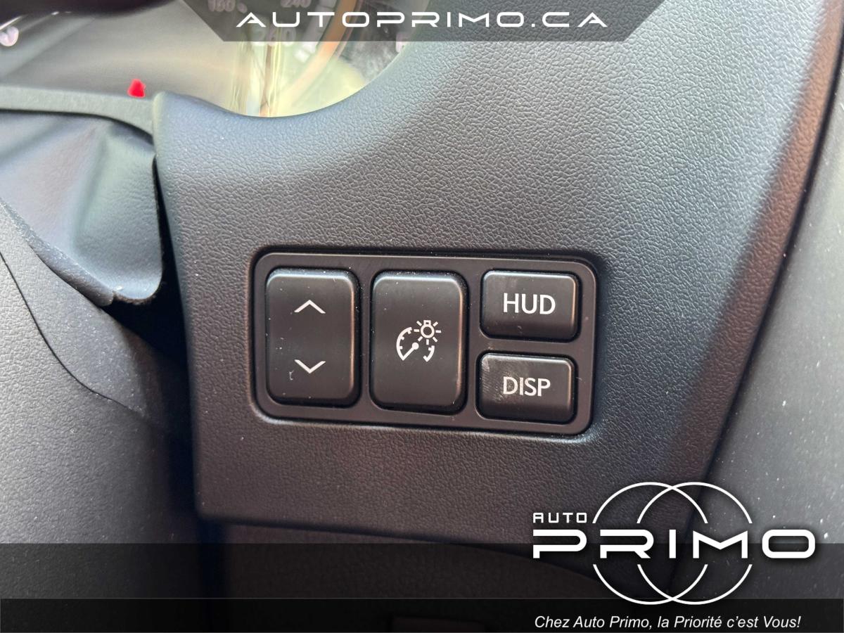 2023 Volvo XC40 - Image 39