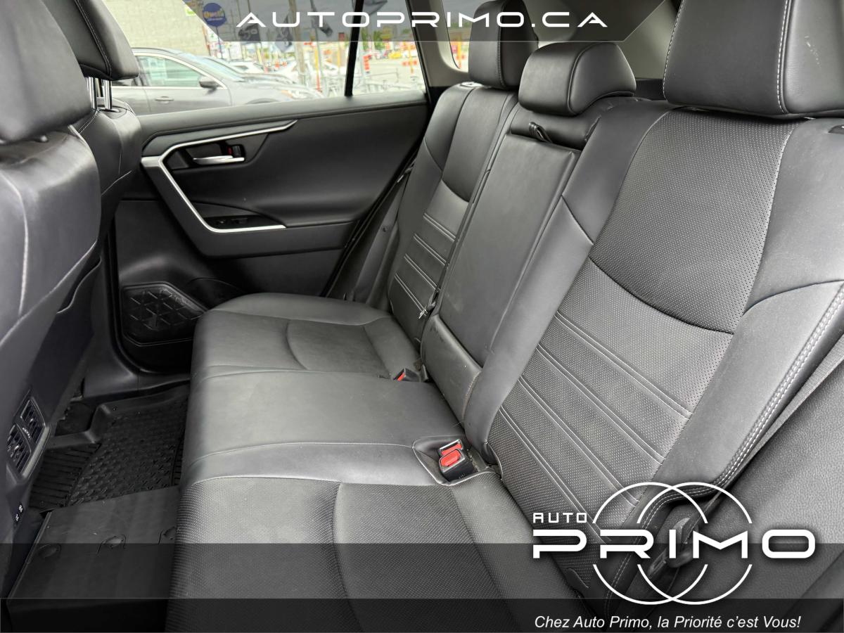 2021 Ford Explorer - Image 13