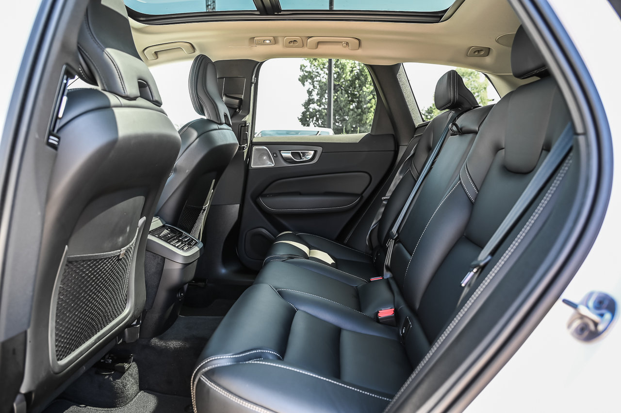 2023 Toyota RAV4 Hybrid - Image 17