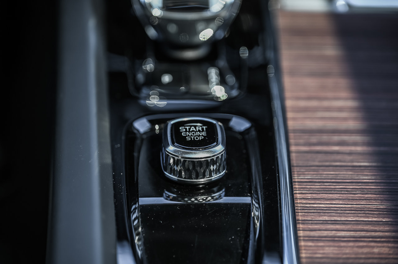 2023 Toyota RAV4 Hybrid - Image 24