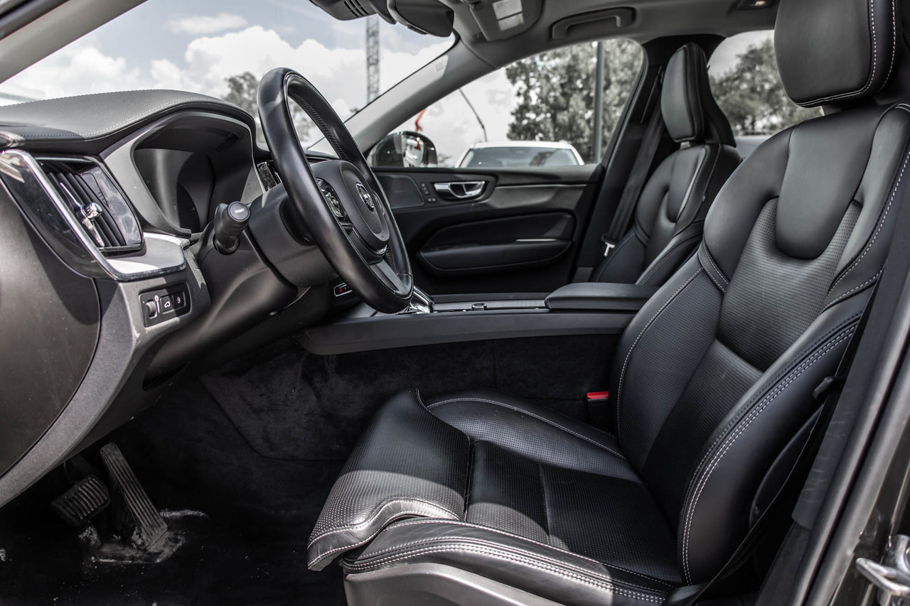 2020 Volkswagen Tiguan - Image 16