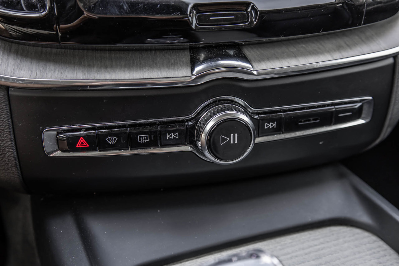 2020 Volkswagen Tiguan - Image 24