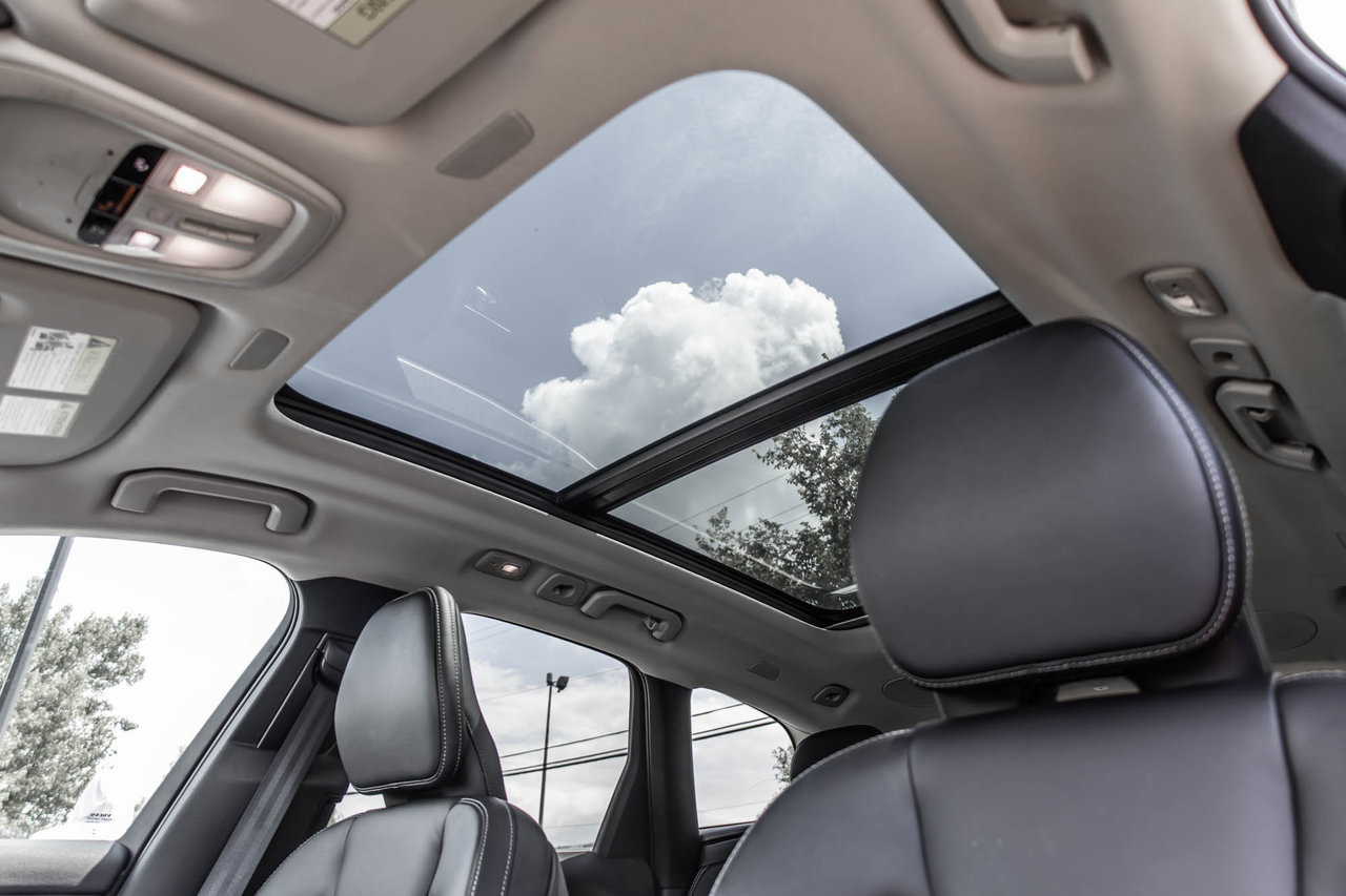 2020 Volkswagen Tiguan - Image 29