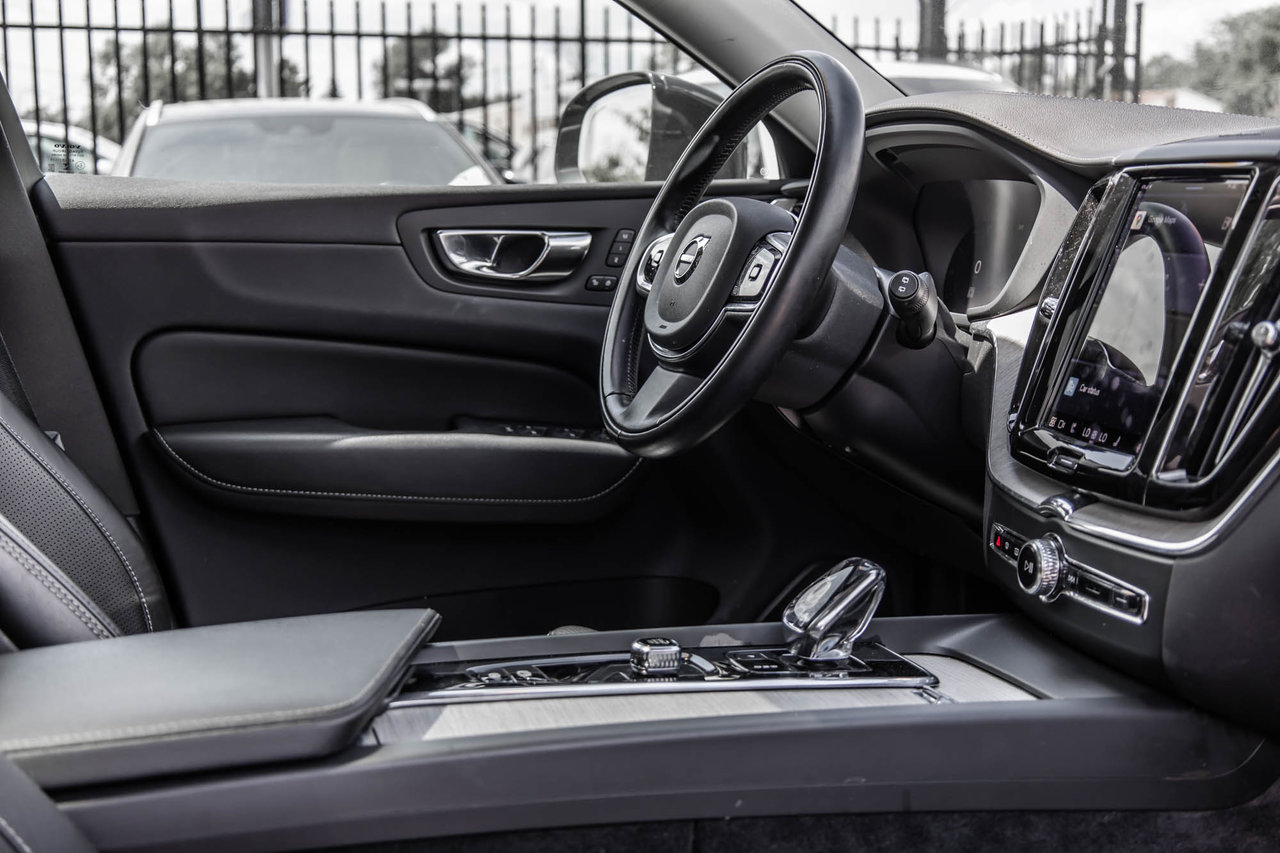 2020 Volkswagen Tiguan - Image 35