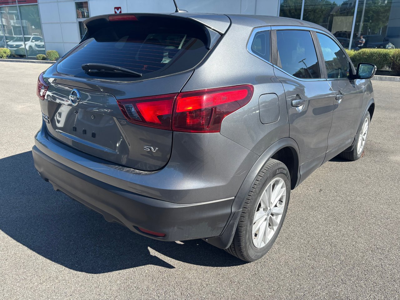2022 Ford Explorer - Image 3