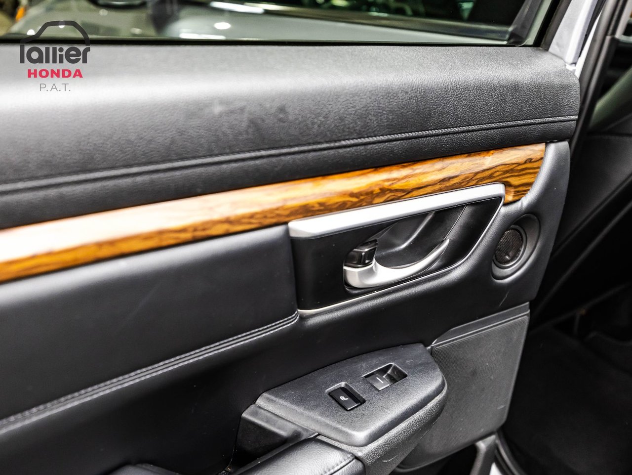 2023 Volkswagen Tiguan - Image 12