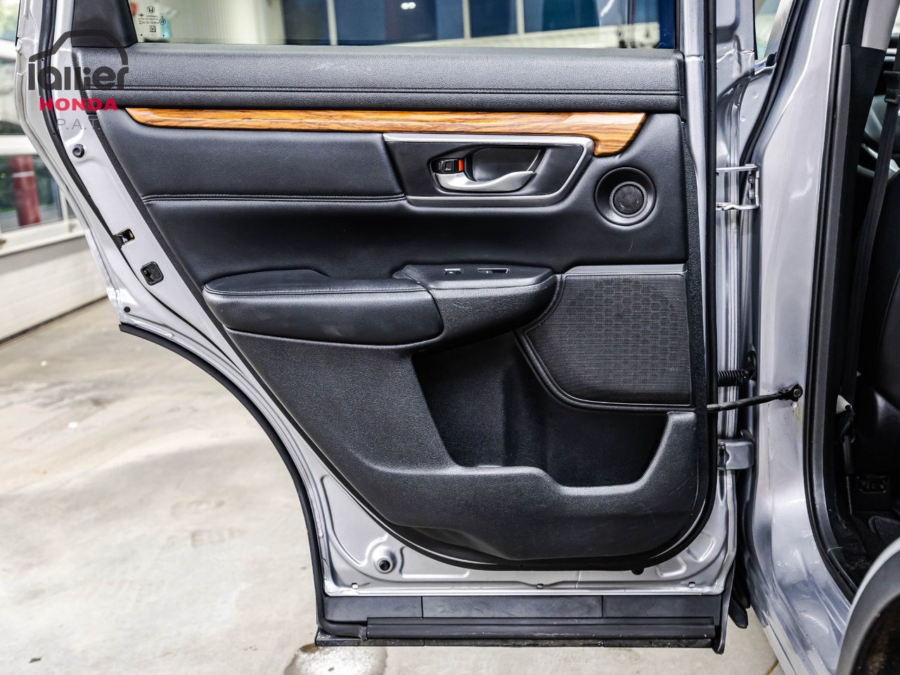 2023 Volkswagen Tiguan - Image 13