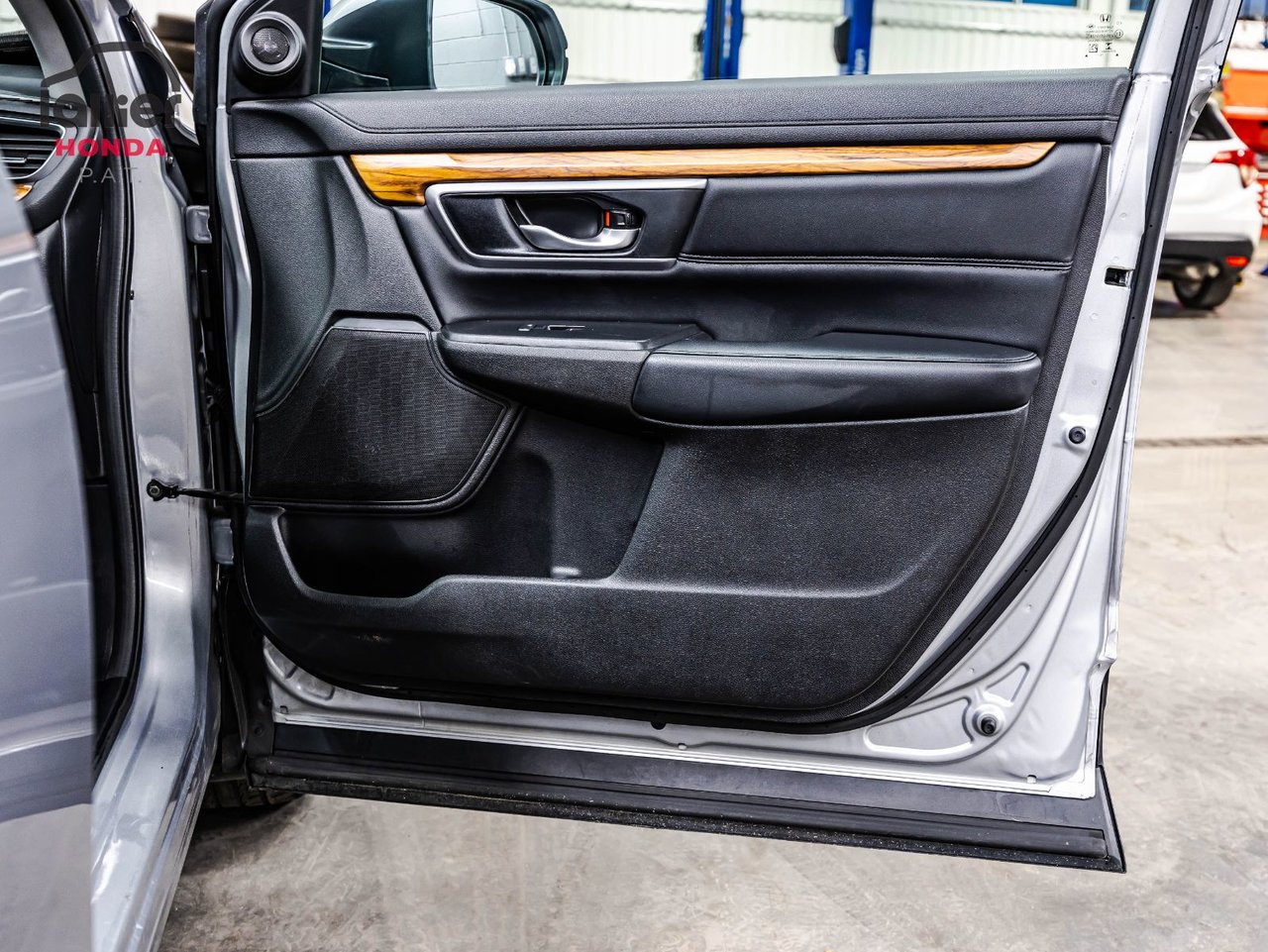 2023 Volkswagen Tiguan - Image 18