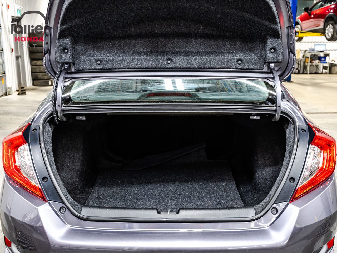 2025 Toyota Rav4 - Image 15