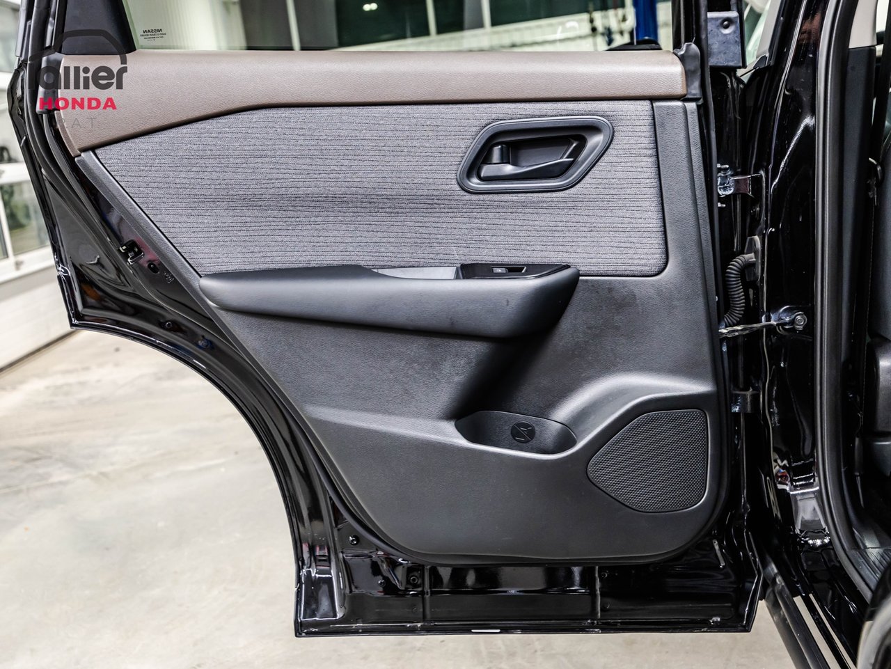 2018 Toyota Rav4 - Image 12