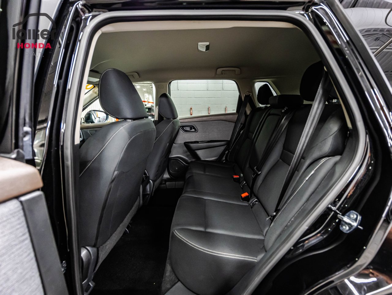 2018 Toyota Rav4 - Image 13