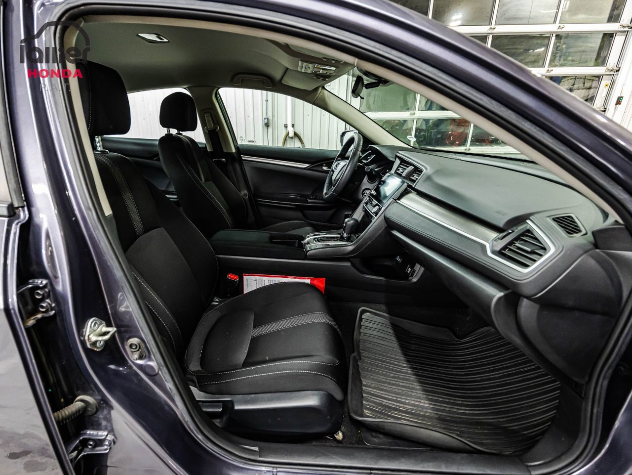 2023 Toyota Rav4 - Image 17
