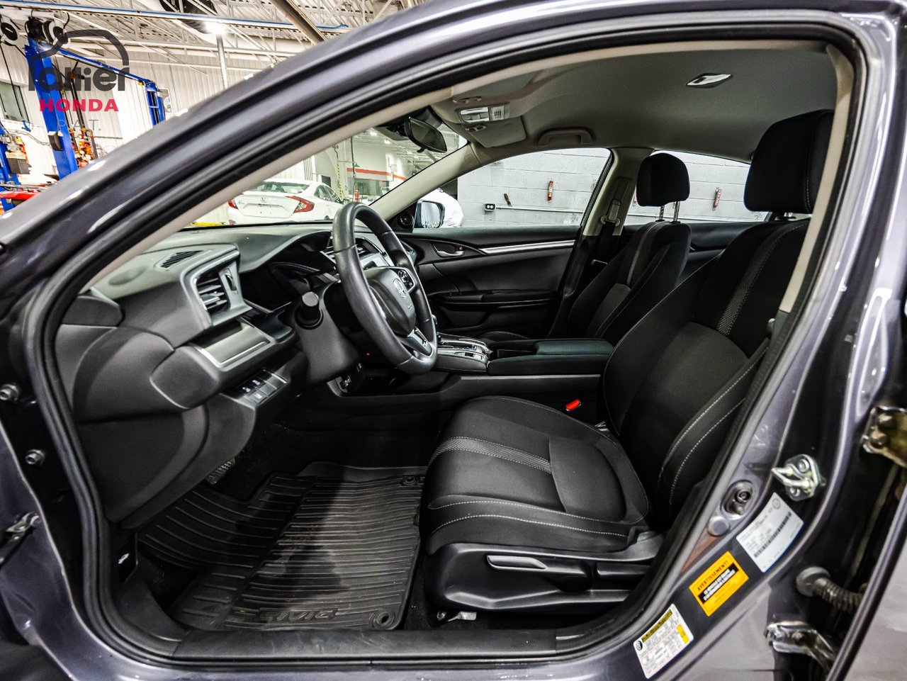 2023 Toyota Rav4 - Image 18
