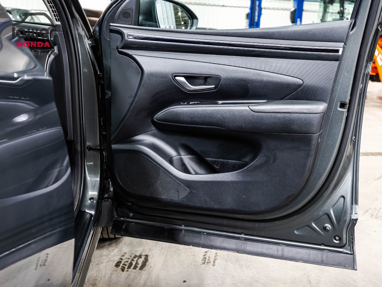 2017 Toyota Camry - Image 16