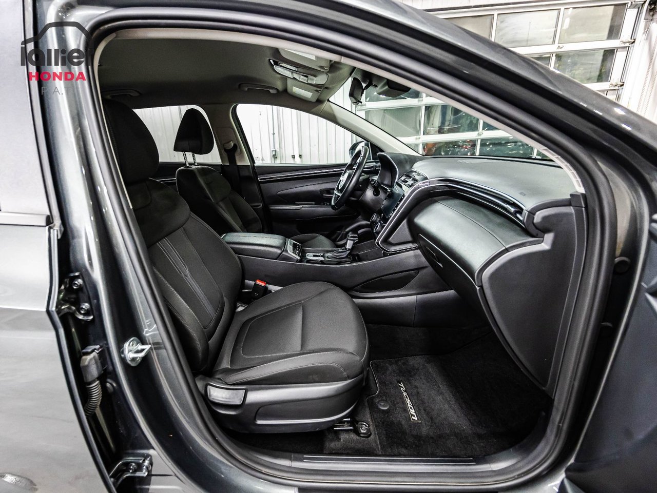 2017 Toyota Camry - Image 17