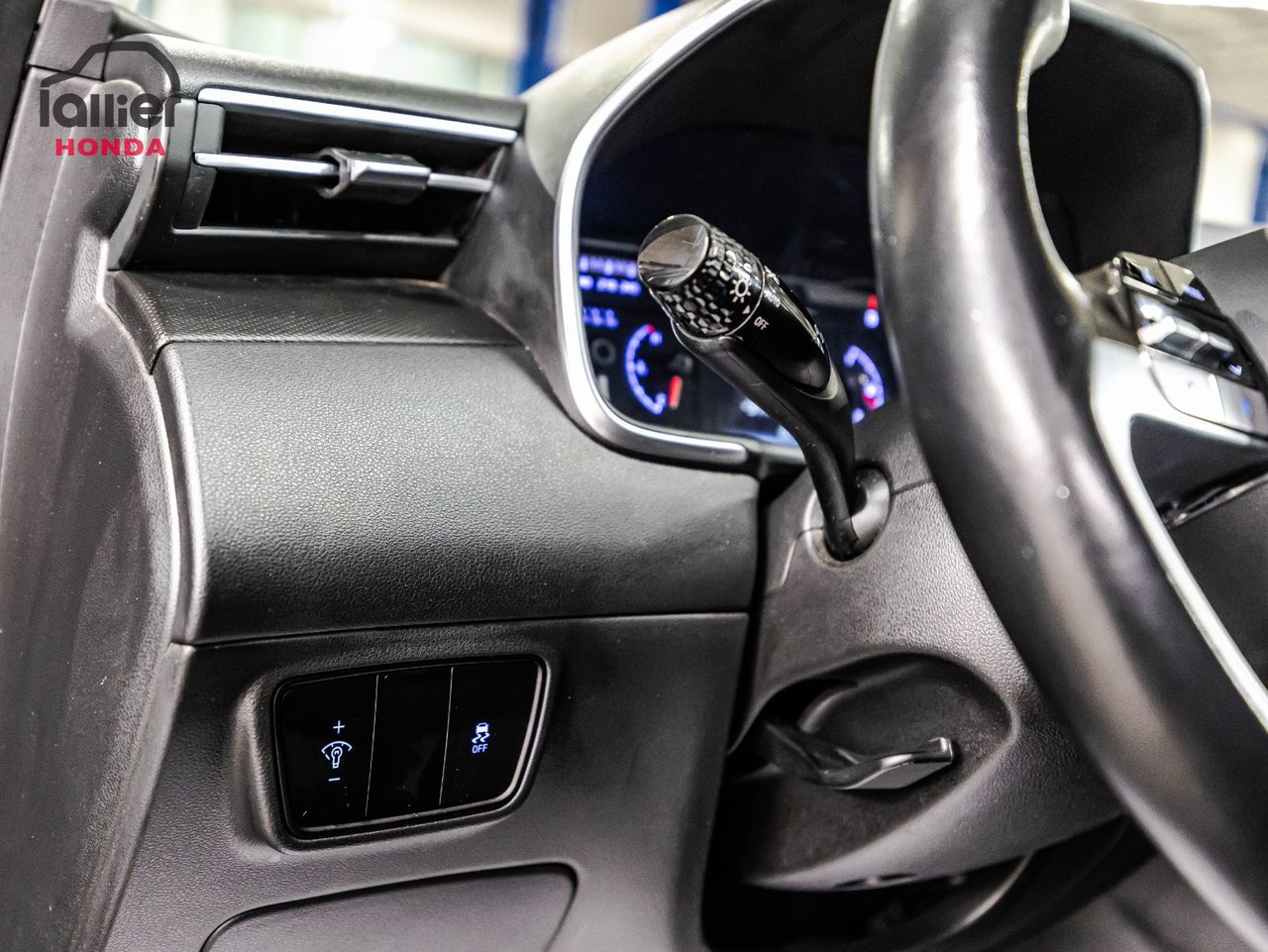 2017 Toyota Camry - Image 20