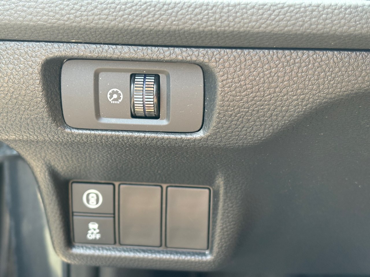 2025 Toyota Corolla - Image 11