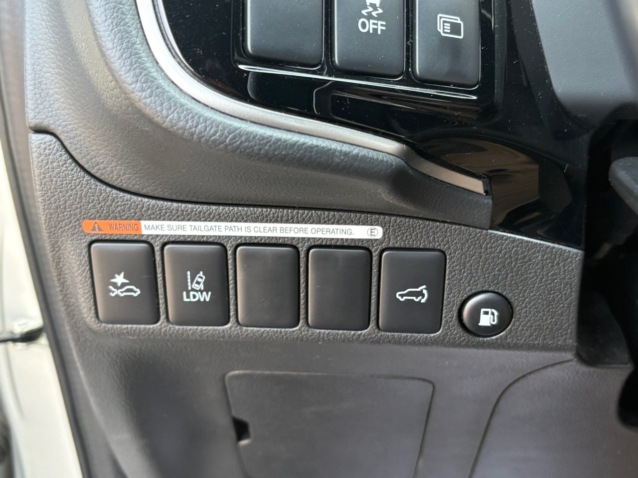 2022 Toyota Rav4 - Image 10